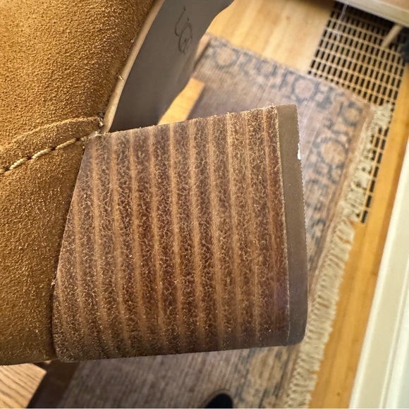 UGG Women's Leahy ankle boot in chestnut suede. Western block Heel Bootie - Picture 9 of 13